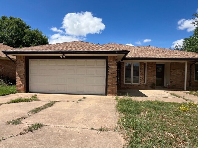 Foto del edificio - Available July 10th with storage shed & all appliances included!