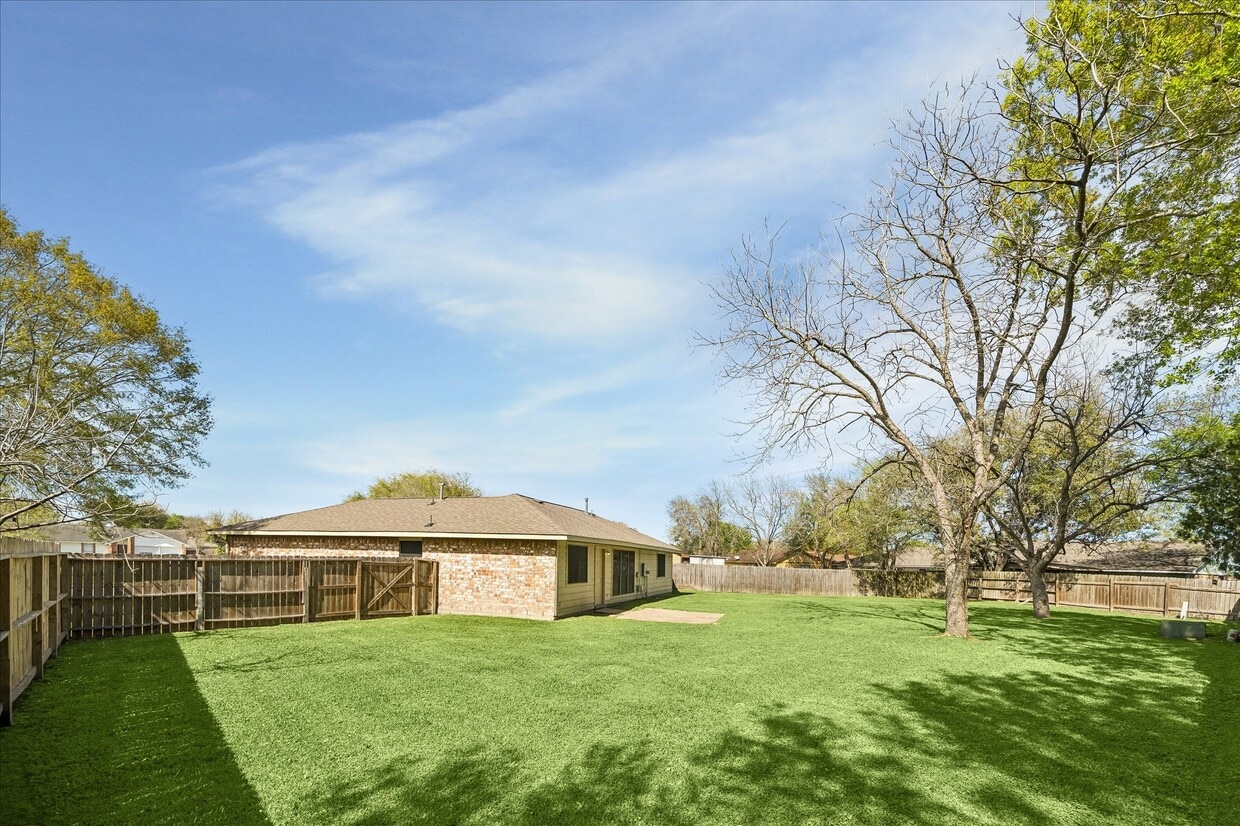 Building Photo - 1911 Green Star Ct