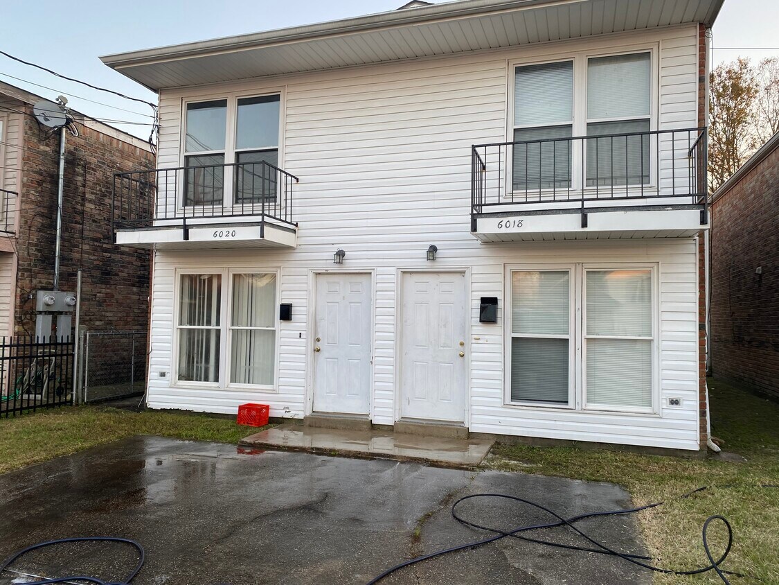 Foto principal - 6020 Chartres St