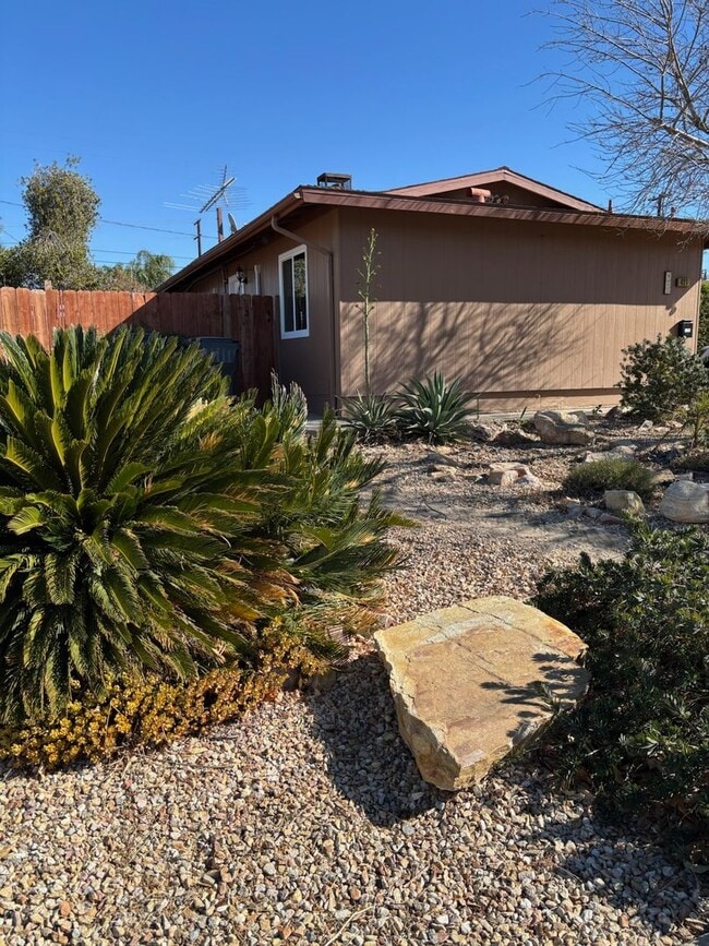 Photo - 421 Robinhood Ln Apartment