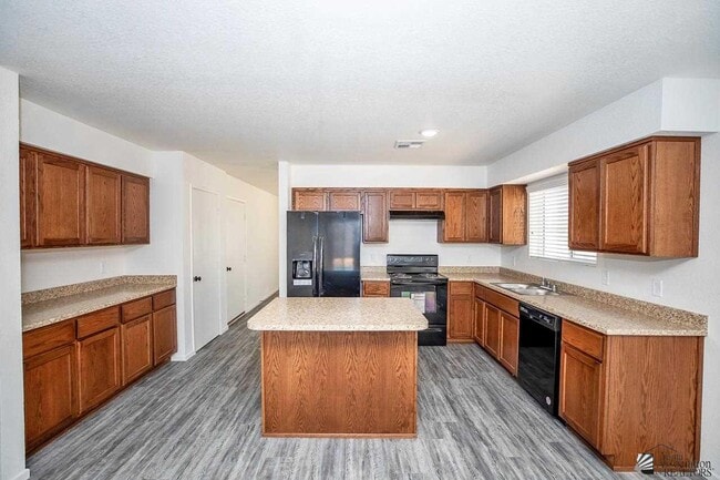 Foto del edificio - 7561 E 45th St