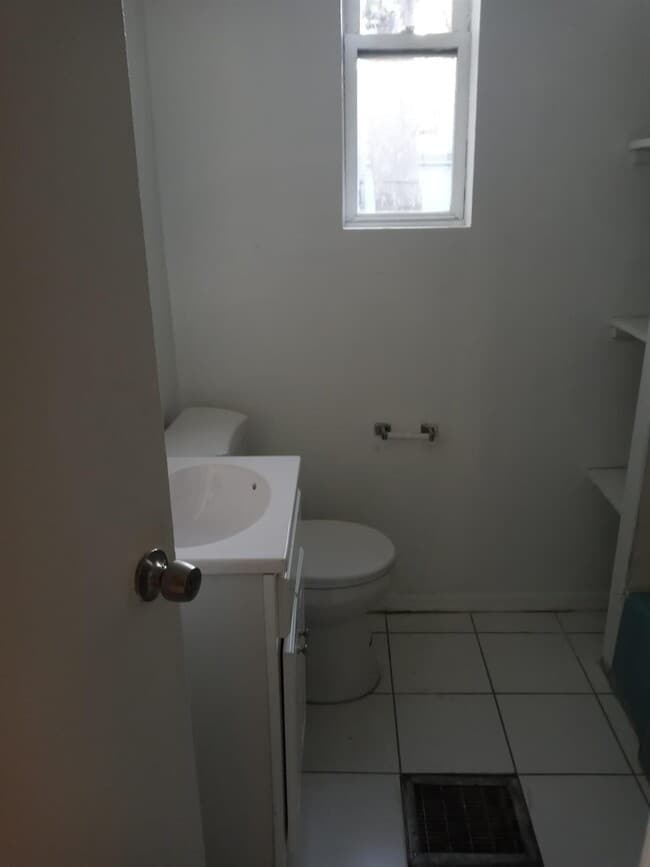 Foto del edificio - 206 Elton St