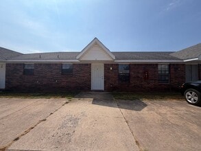 Building Photo - 505 SE A St