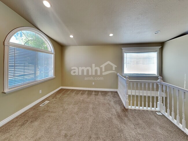 Building Photo - 1403 E 820 S