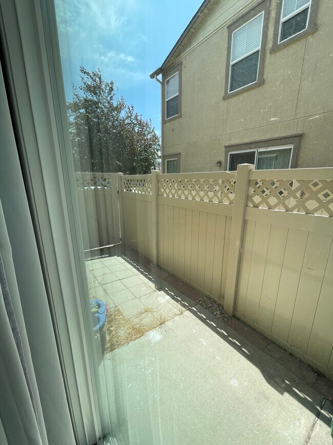 Side Patio - 1272 Figuero Way
