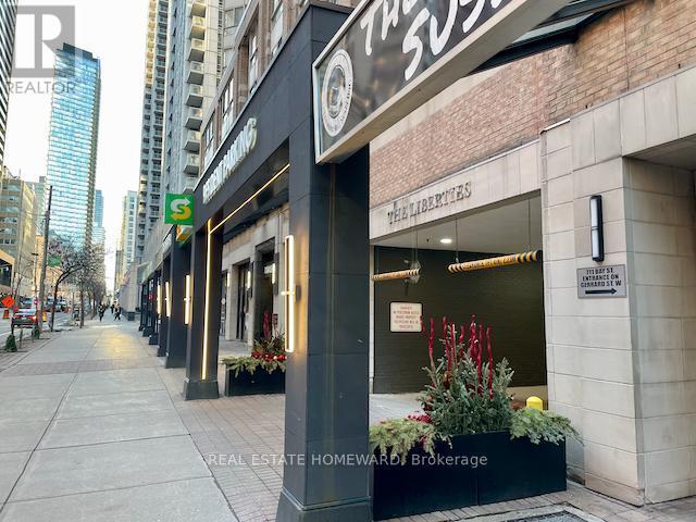 Building Photo - 711 Bay St.