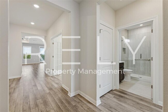 Foto del edificio - 603 Double Lp St