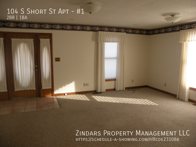 Building Photo - 2 bedroom 1 bath apartment with open floor...