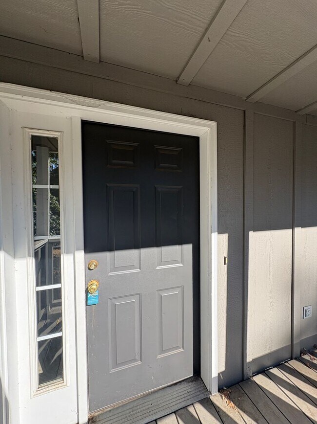 Foto del edificio - 2 Bedroom 1.5 Bathroom Duplex in Southwest Eugene