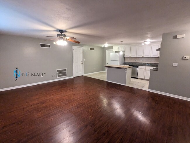 Foto del edificio - Beautiful, open floorplan 3/2/1 1100 Sq. F...