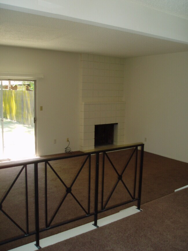 Foto del edificio - 6029 Leafwood Dr