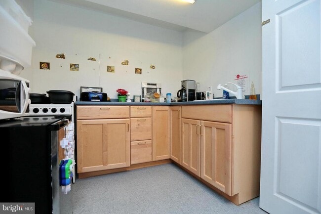Building Photo - 2524 Goldenrod Ct