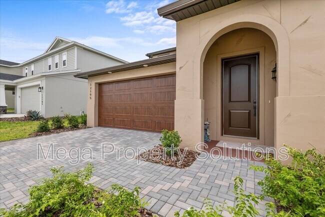 Building Photo - 12195 Stirrup Dr