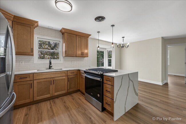 Building Photo - 355 Hilltop Dr