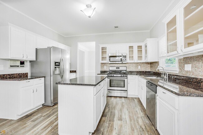 Building Photo - 4275 Rosewood Grove