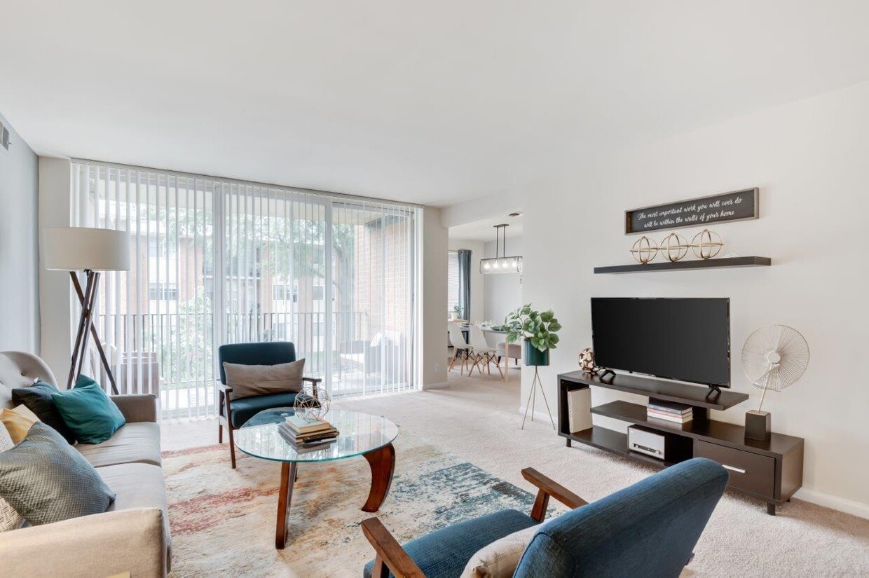 Willow Run at Mark Center — Living Room