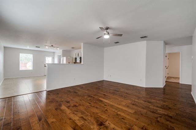 Building Photo - 1409 Water Lily Dr