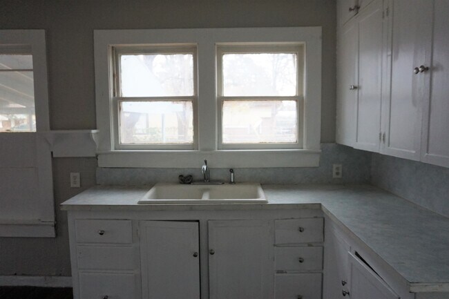Building Photo - 1415 N 8th St