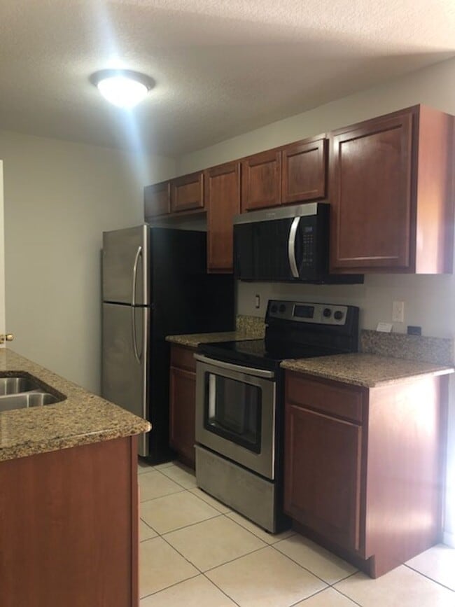 Building Photo - Sanford 3 Bedroom/1.5 Bath with single garage