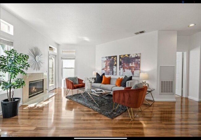 Building Photo - 440 Navaro Pl
