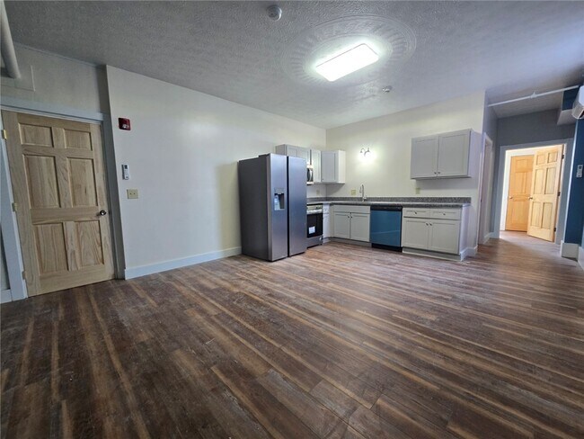 Foto del edificio - 27 E Main St