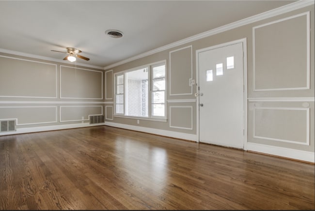 Photo - 2714 Oates Dr House