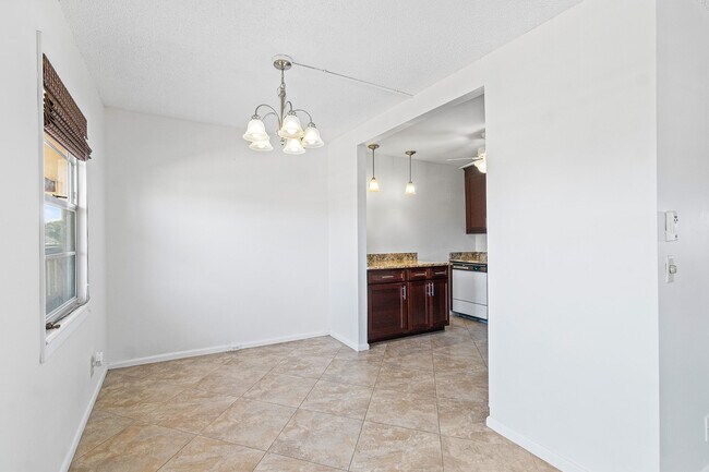 Foto del edificio - 3055 Wolverton C