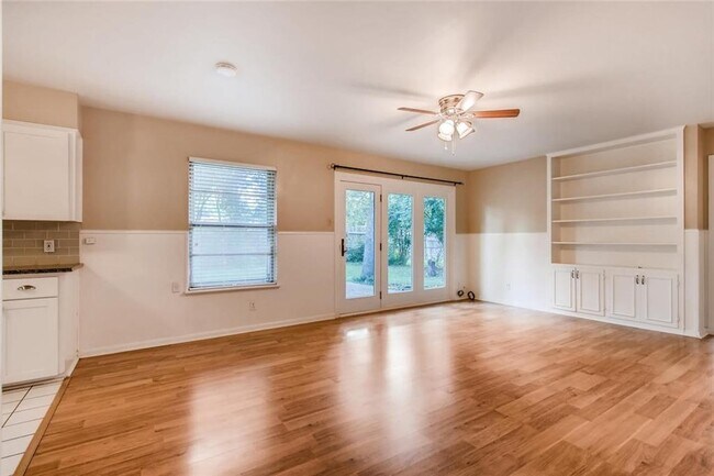 Building Photo - 3200 Pinecrest Dr