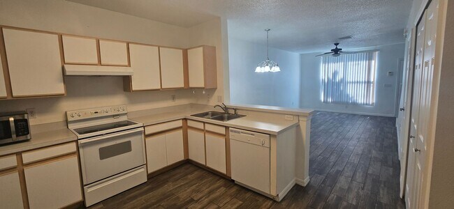 Foto del edificio - 6559 Osprey Lake Cir