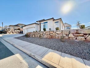 Building Photo - 1476 E Black Brush Dr