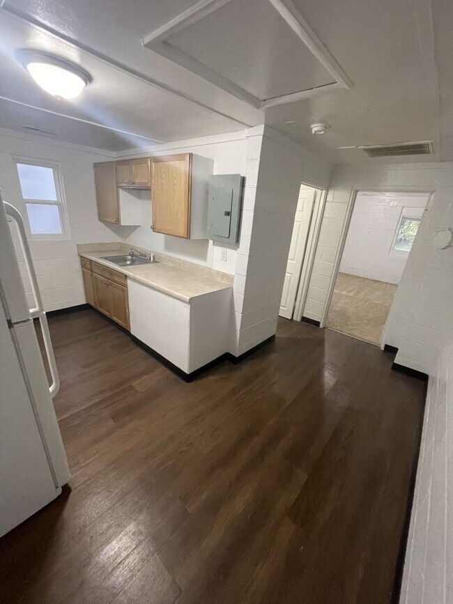 Building Photo - 1 Bd 1 Ba Duplex