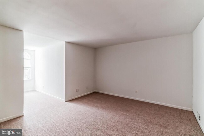 Foto del edificio - 703 Cheswold Ct