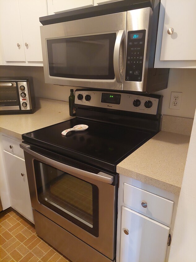 1100 Clarendon St Unit 410, Fayetteville, NC 28305 Condo for Rent in