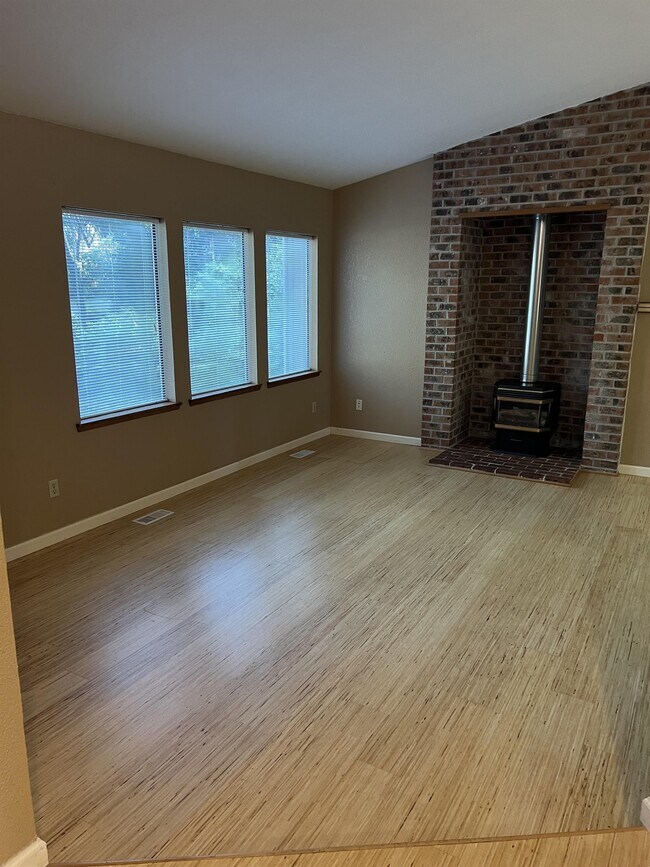 Foto del edificio - 2203 47th St Ct NW