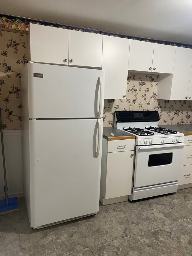 Building Photo - 190 Clover Pl