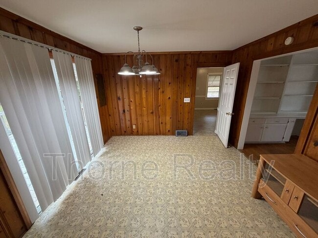 Building Photo - 208 Ridgewood Dr