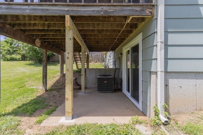 Foto del edificio - Charming 3BR Home-Screened Porch, Private Garage & Massive Backyard