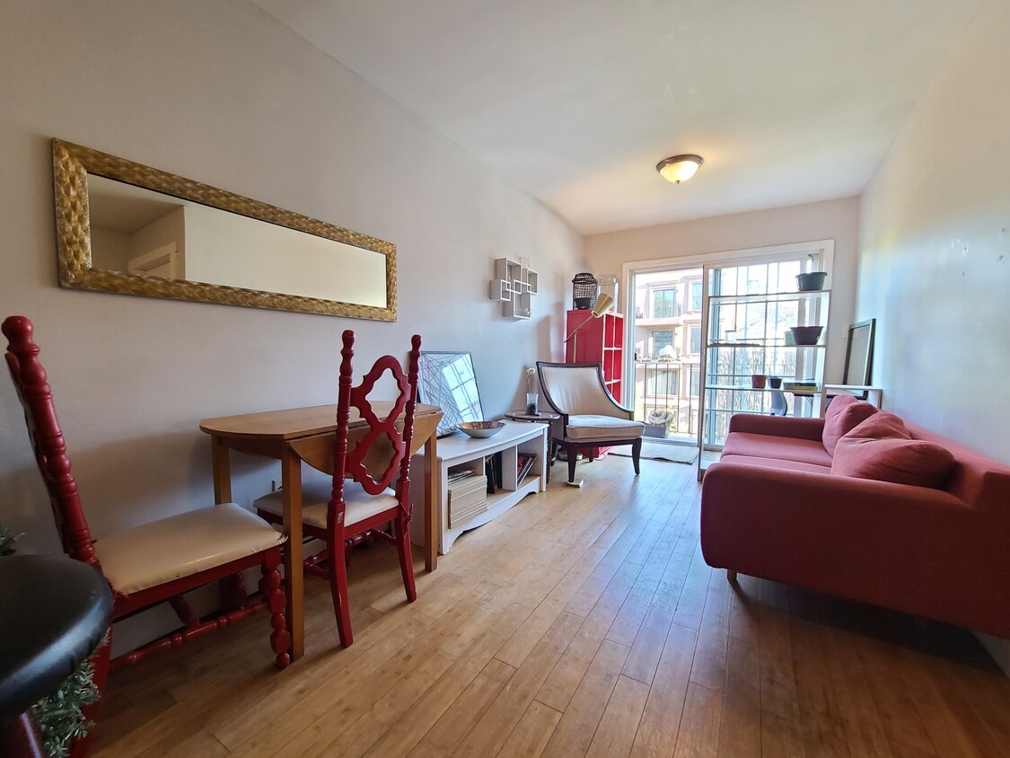 Primary Photo - 305 Quincy St