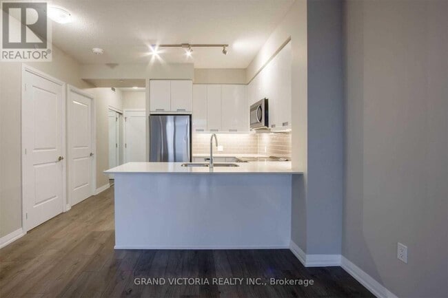 Building Photo - 65 Watergarden Dr