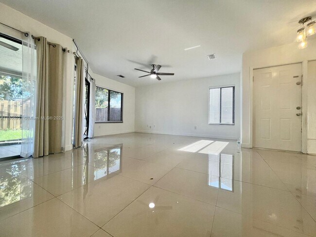 Foto del edificio - 9624 Golf State Park Way