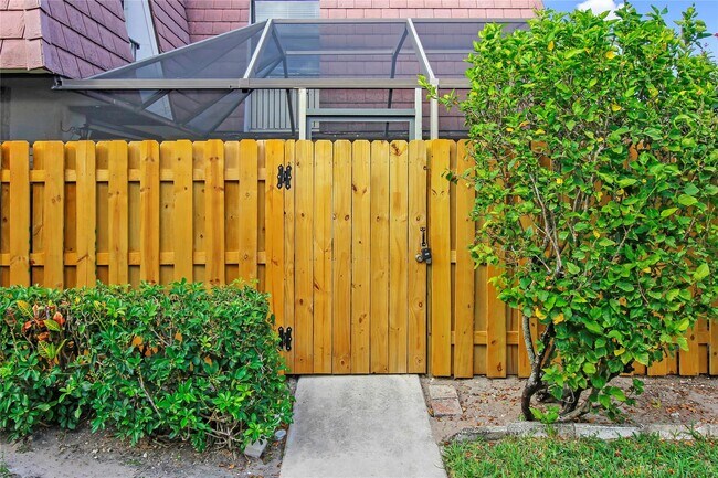 Foto del edificio - 7801 Courtyard Run W