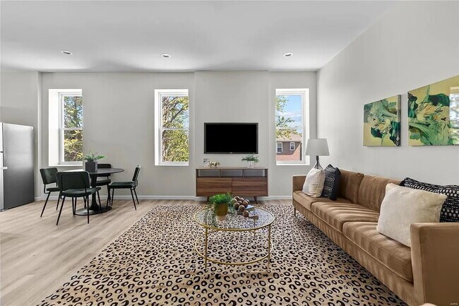 Foto del edificio - Gorgeous Three Bedrooms\ with IN-UNIT Laun...