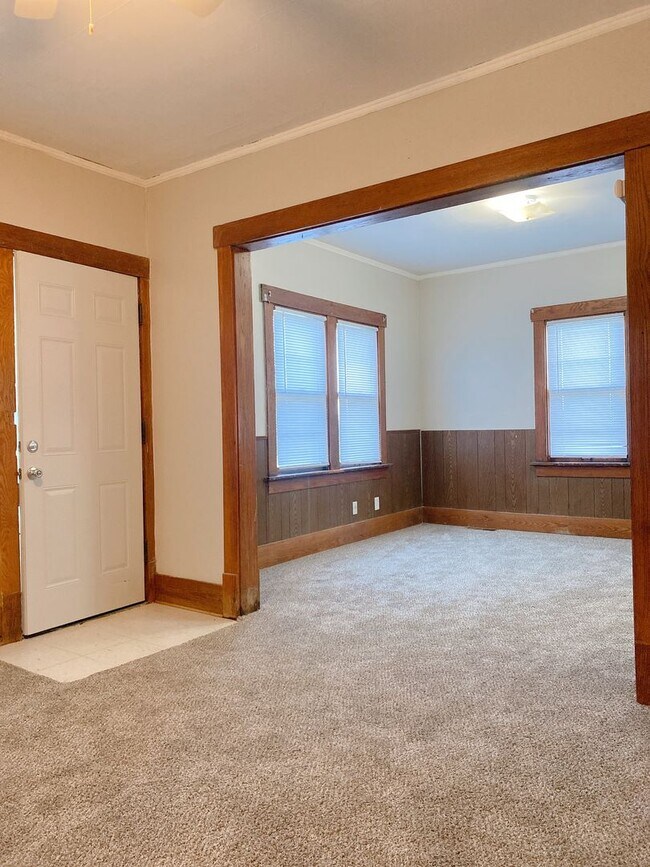 Foto del edificio - Updated 1 bed 1 bath with walk out basemen...