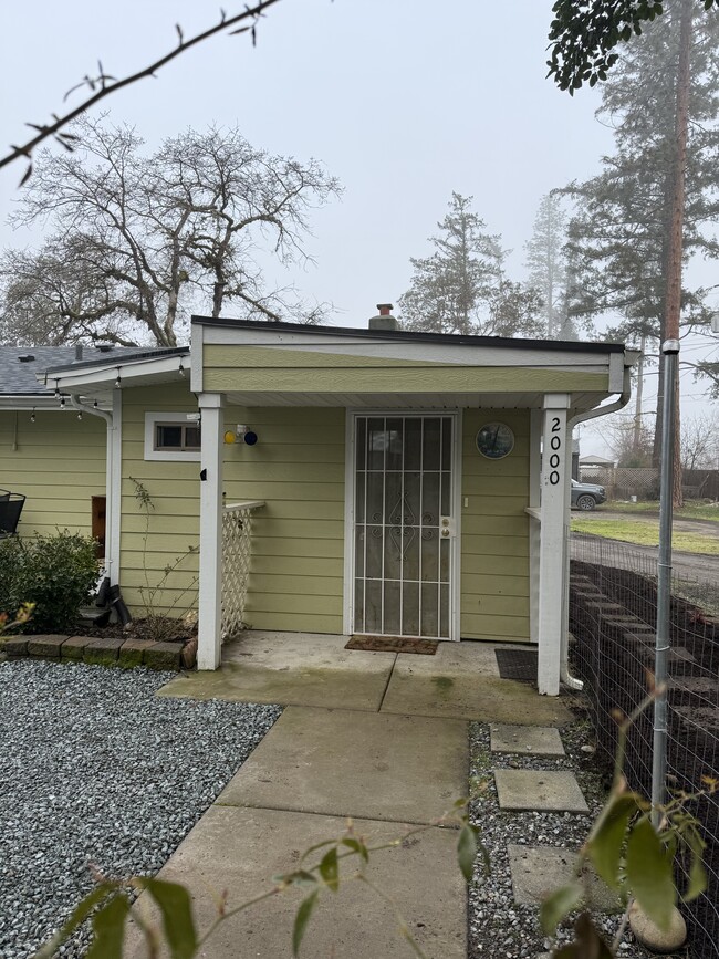 Foto del edificio - 2000 Lampman Rd