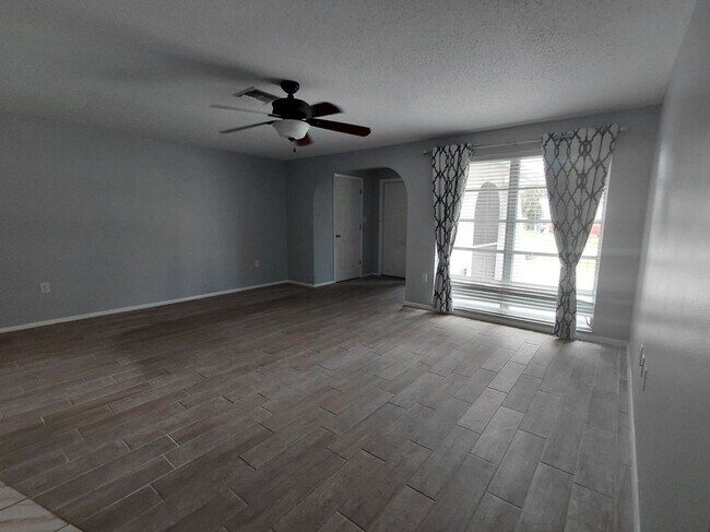 Foto del edificio - 20263 Hamilton Ave