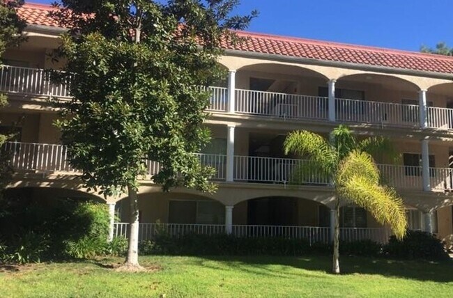 Building Photo - 1 bd 1.5 ba apartment home in the Gated 55...