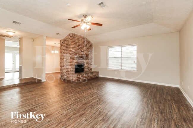 Foto del edificio - 23203 Tree Bright Ln