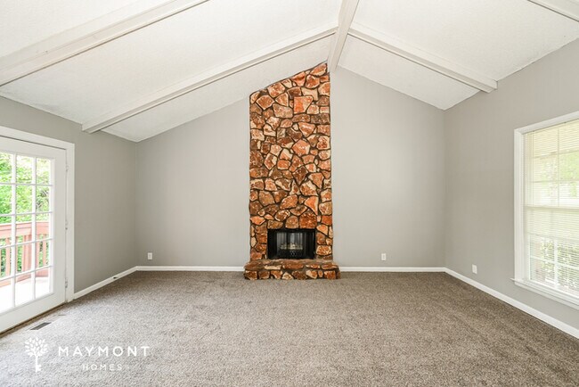 Foto del edificio - 632 Cedarmont Dr