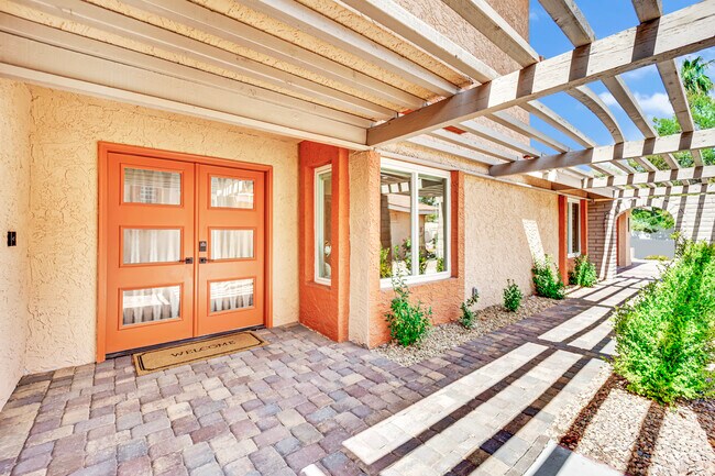 Building Photo - 2930 Bel Air Dr