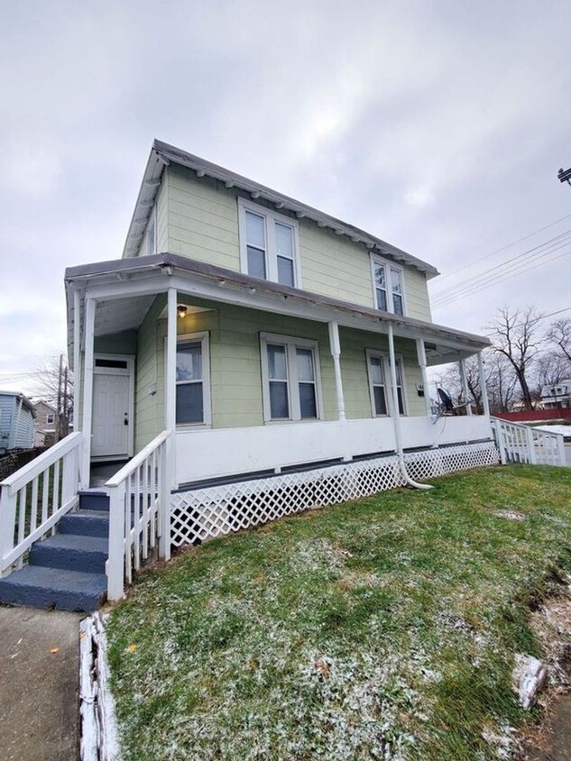 Foto principal - 164-166-166 S Cypress Ave